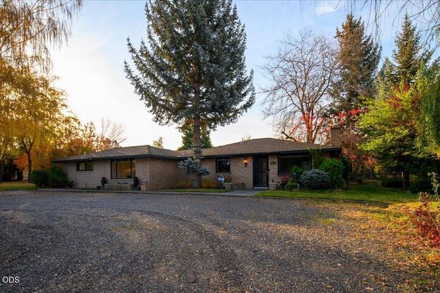 2846 W Antler Avenue, Redmond, OR 97756