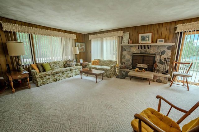 3142 2nd Court, Oxford, WI 53952
