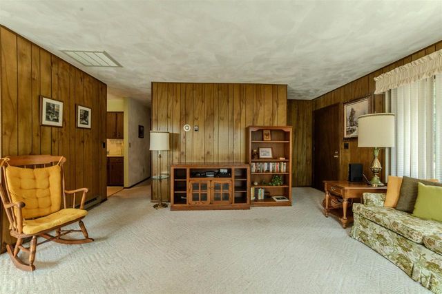 3142 2nd Court, Oxford, WI 53952