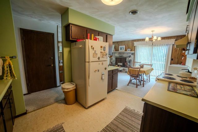 3142 2nd Court, Oxford, WI 53952