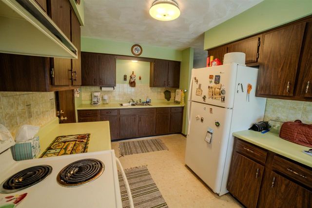 3142 2nd Court, Oxford, WI 53952