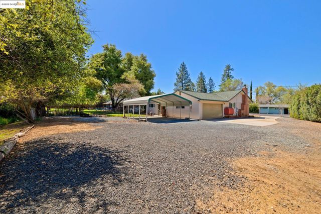 20445 West Walnut Dr., Sonora, CA 95370