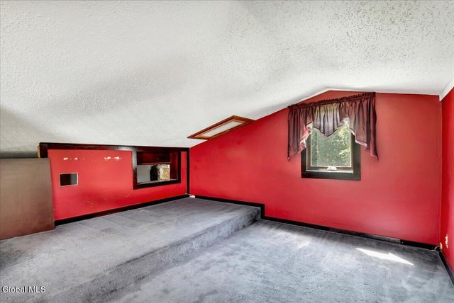 1007 Chamberlin Hill Rd Extension, Sand Lake, NY 12196