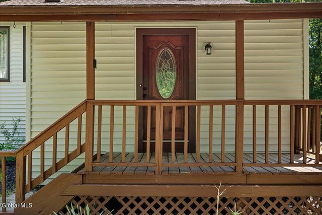 1007 Chamberlin Hill Rd Extension, Sand Lake, NY 12196
