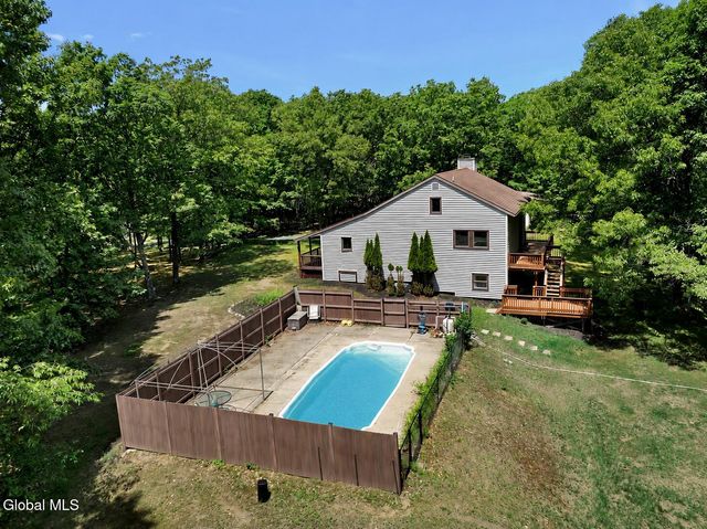1007 Chamberlin Hill Rd Extension, Sand Lake, NY 12196