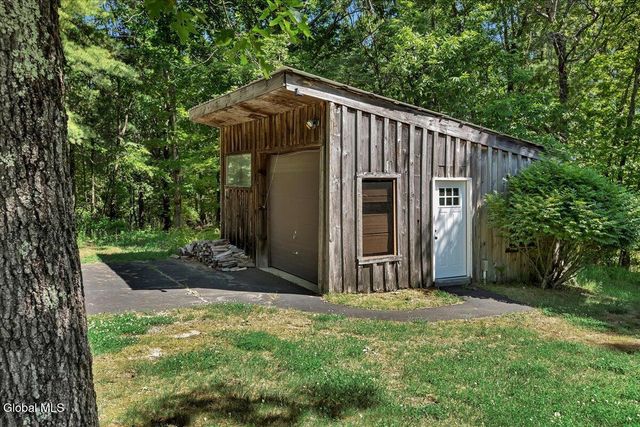 1007 Chamberlin Hill Rd Extension, Sand Lake, NY 12196