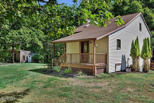 1007 Chamberlin Hill Rd Extension, Sand Lake, NY 12196