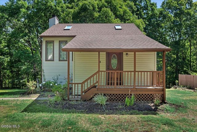 1007 Chamberlin Hill Rd Extension, Sand Lake, NY 12196
