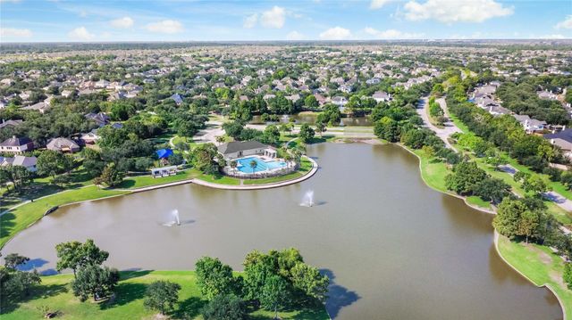 5310 Savannah Bend Drive, Rosharon, TX 77583