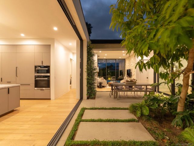 5414 Castle Hills, San Diego, CA 92109