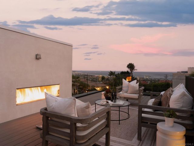 5414 Castle Hills, San Diego, CA 92109