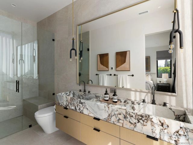 5414 Castle Hills, San Diego, CA 92109