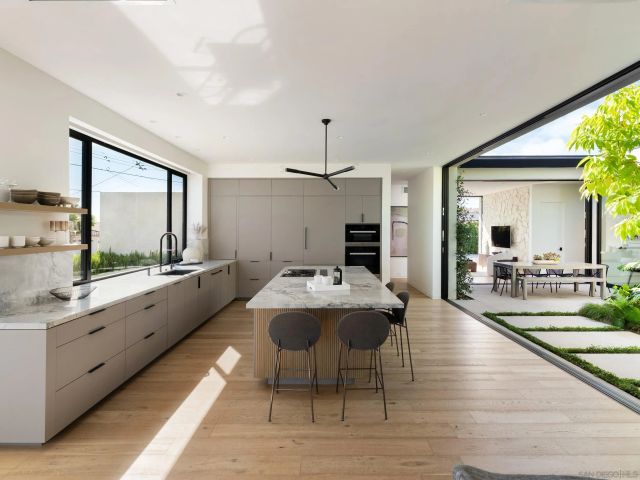 5414 Castle Hills, San Diego, CA 92109