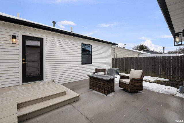 905 WISCONSIN Street, Le Claire, IA 52753