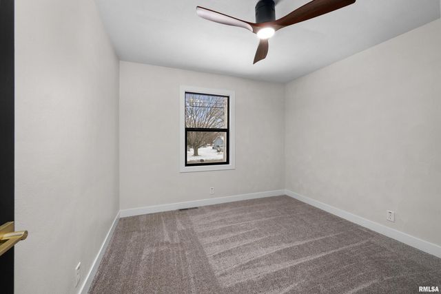 905 WISCONSIN Street, Le Claire, IA 52753