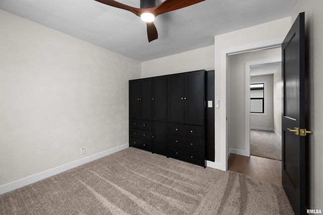 905 WISCONSIN Street, Le Claire, IA 52753