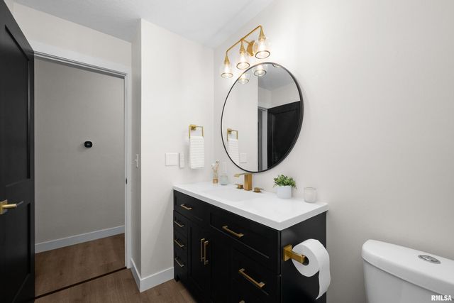 905 WISCONSIN Street, Le Claire, IA 52753