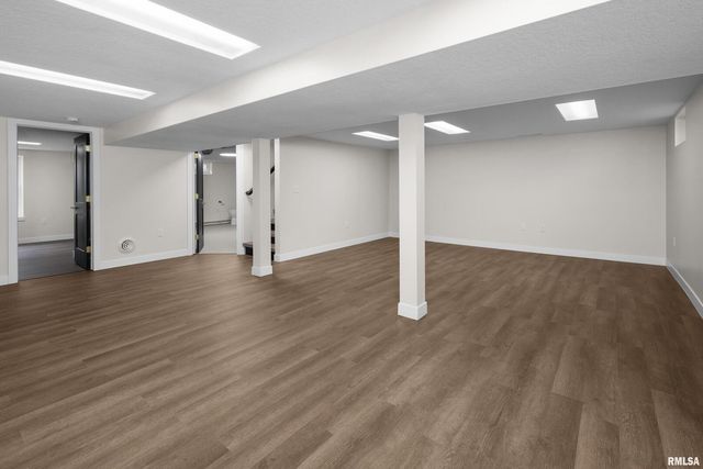 905 WISCONSIN Street, Le Claire, IA 52753