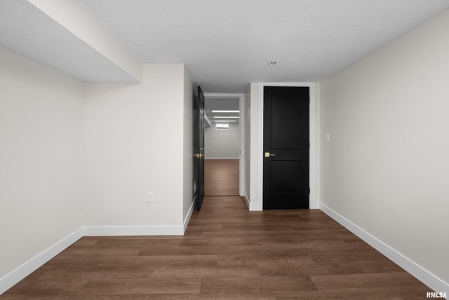 905 WISCONSIN Street, Le Claire, IA 52753