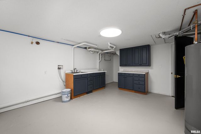 905 WISCONSIN Street, Le Claire, IA 52753