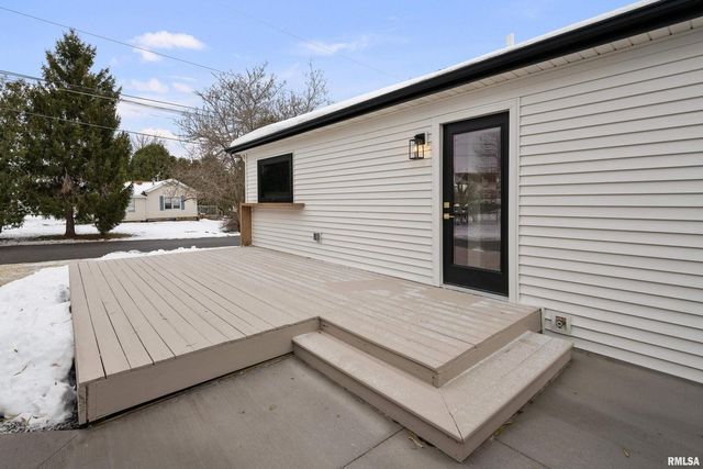 905 WISCONSIN Street, Le Claire, IA 52753