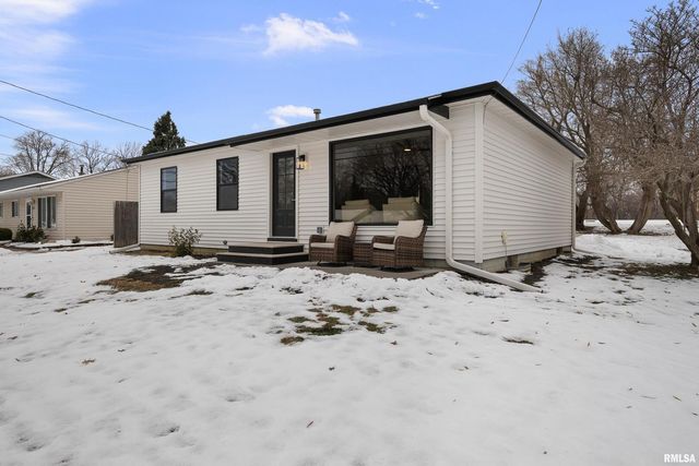 905 WISCONSIN Street, Le Claire, IA 52753