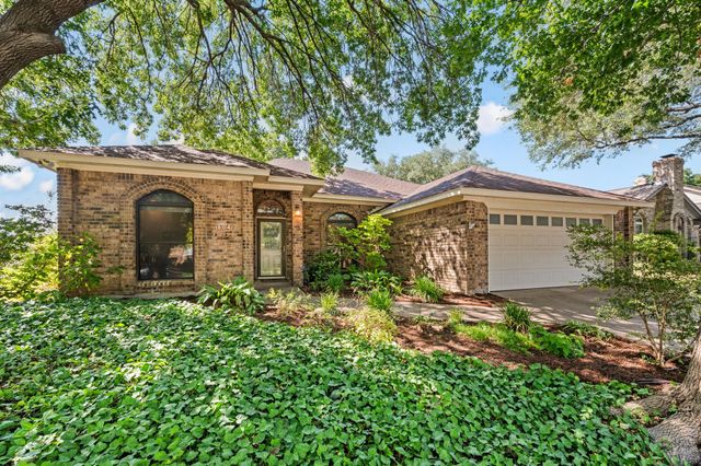 804 Park Hill Drive, Euless, TX 76040