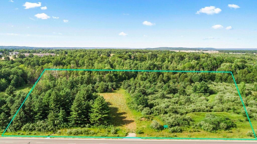 00 W Hammond, Traverse City, MI 49686