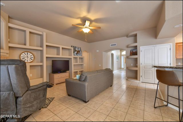 5705 IRELAND Drive, Santa Teresa, NM 88008