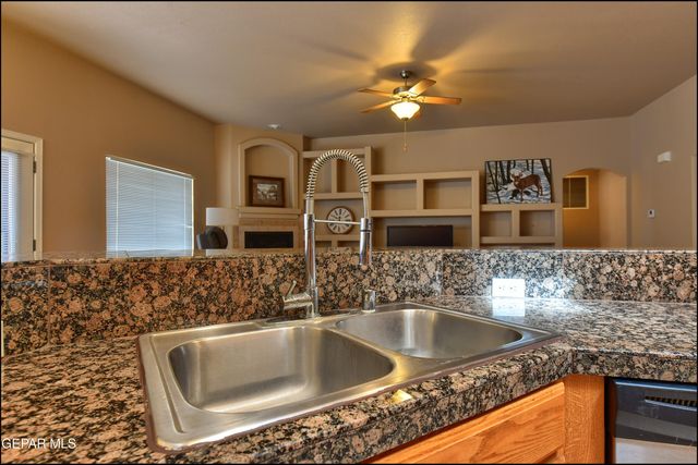 5705 IRELAND Drive, Santa Teresa, NM 88008