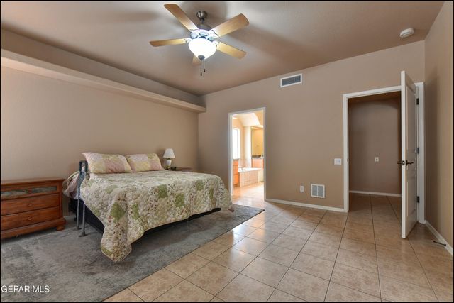 5705 IRELAND Drive, Santa Teresa, NM 88008