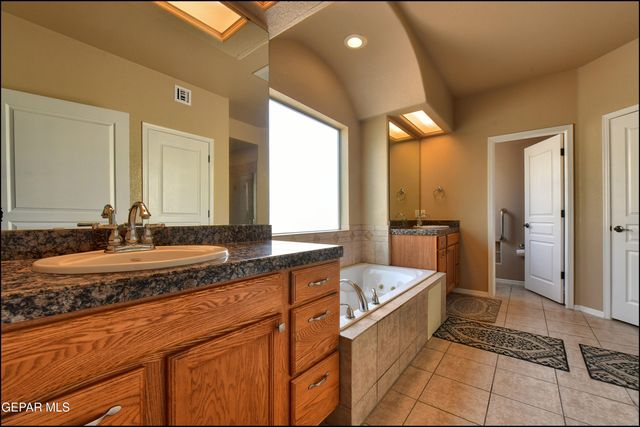 5705 IRELAND Drive, Santa Teresa, NM 88008