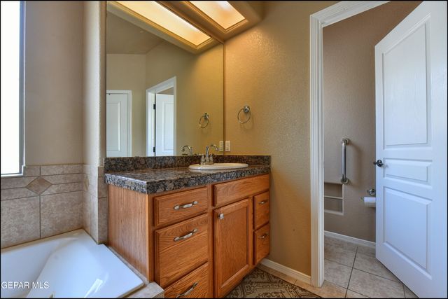 5705 IRELAND Drive, Santa Teresa, NM 88008