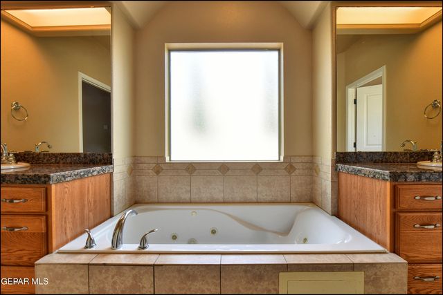 5705 IRELAND Drive, Santa Teresa, NM 88008