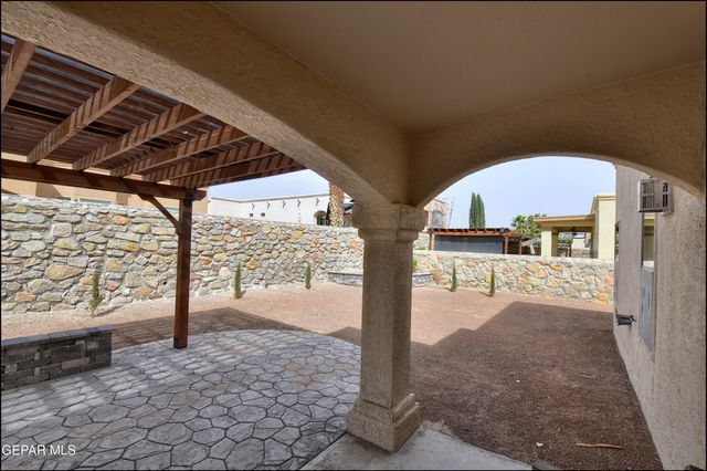 5705 IRELAND Drive, Santa Teresa, NM 88008