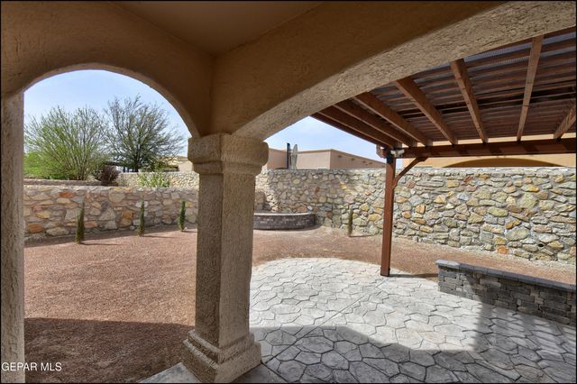 5705 IRELAND Drive, Santa Teresa, NM 88008