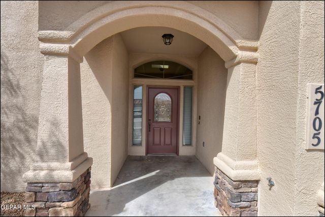 5705 IRELAND Drive, Santa Teresa, NM 88008