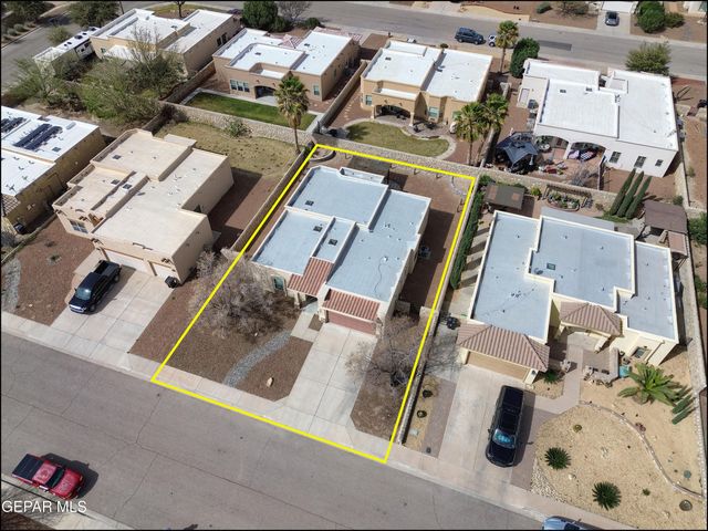 5705 IRELAND Drive, Santa Teresa, NM 88008