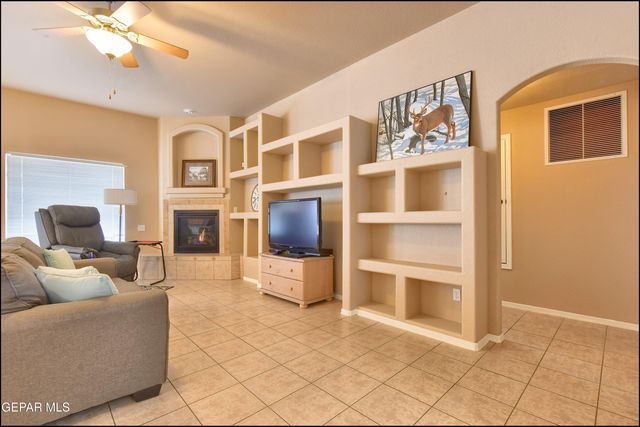 5705 IRELAND Drive, Santa Teresa, NM 88008