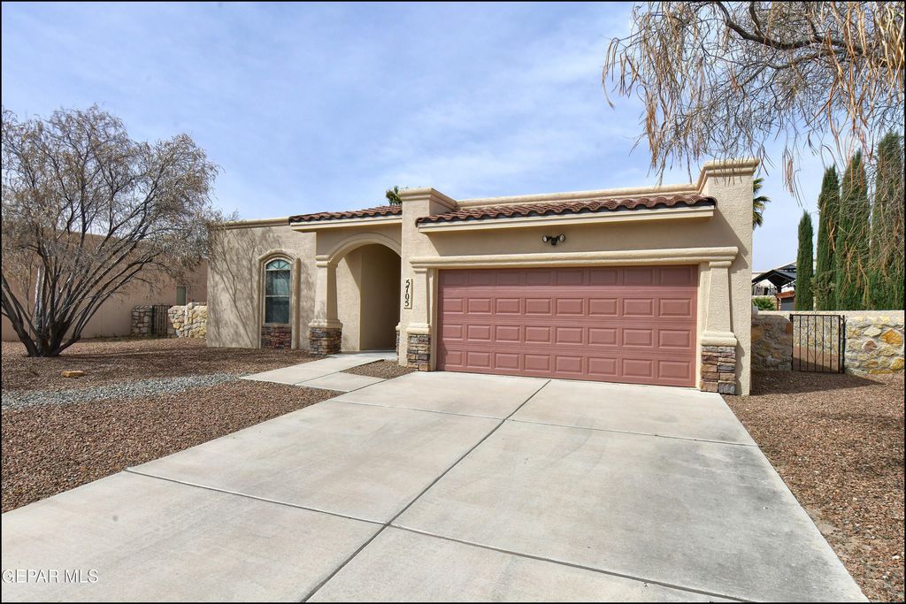 5705 IRELAND Drive, Santa Teresa, NM 88008