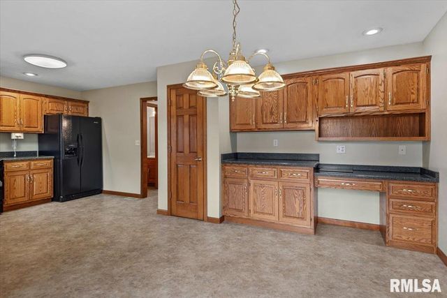 2213 Renwick Drive, Springfield, IL 62711