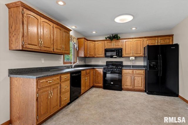 2213 Renwick Drive, Springfield, IL 62711