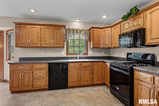 2213 Renwick Drive, Springfield, IL 62711