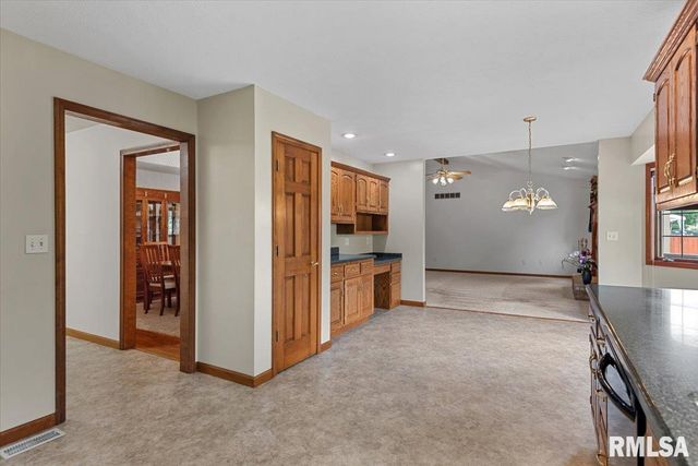 2213 Renwick Drive, Springfield, IL 62711