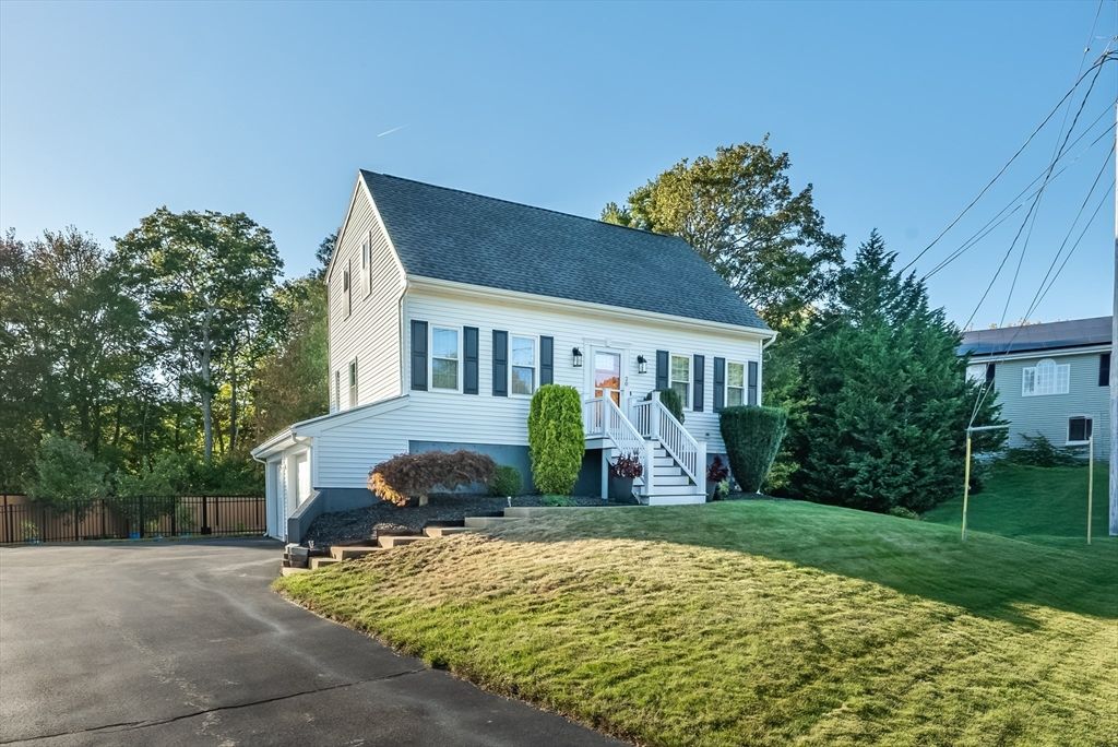 20 Forestview Dr, Fairhaven, MA 02719