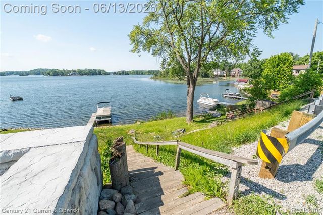 7224 Andersonville Road, Clarkston, MI 48346