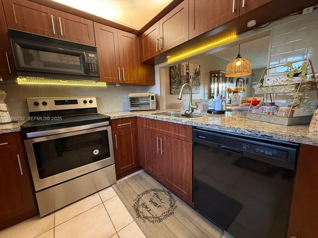 10616 NW 10th St 104, Pembroke Pines, FL 33026