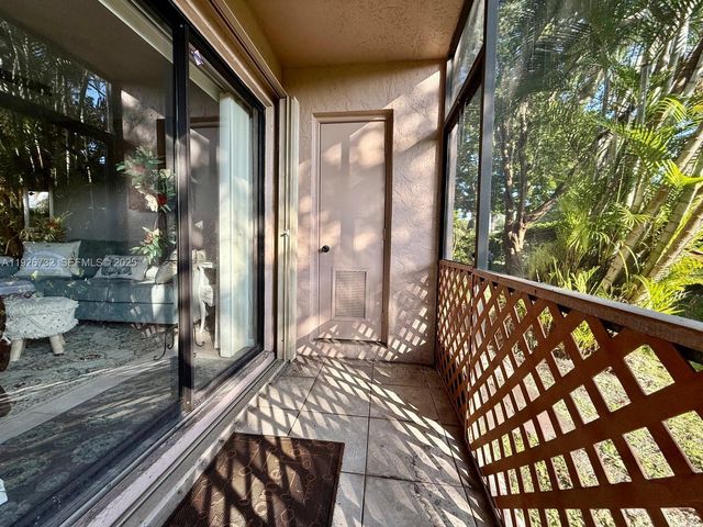 10616 NW 10th St 104, Pembroke Pines, FL 33026