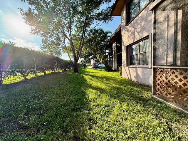 10616 NW 10th St 104, Pembroke Pines, FL 33026