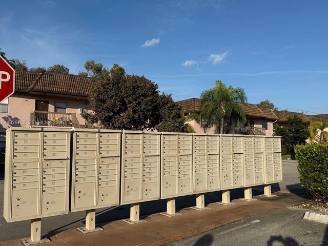 10616 NW 10th St 104, Pembroke Pines, FL 33026